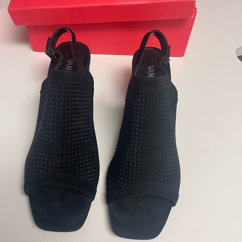 Vaneli Black Modern Slip-On Design